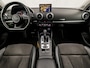 Audi A3 1.5 TFSI Sport 150Pk Automaat (SCHUIFDAK, GROOT NAVI, LEDER/ALCANTARA, PLAT SPORTSTUUR, GETINT GLAS, SPORTSTOELEN, PARKEERSENSOREN, CRUISE, XENON, NIEUWSTAAT)