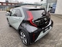 Toyota Aygo X HYBRID 115 PULSE NIEUW & DIRECT LEVERBAAR!! CLIMA NAVI APPLE/ANDROID PARKCAMERA PRIVACY-GLASS LED VERLICHTING LM-VELGEN