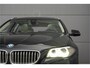 BMW 5-Serie Touring 520i Modern Line Pano Trekhaak Leder Xenon 18"