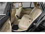BMW 5-Serie Touring 520i Modern Line Pano Trekhaak Leder Xenon 18"