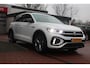 Volkswagen T-Roc 1.5 TSI *R-line* | Trekhaak | Carplay | Stoel verwarming | Adaptive Cruise & Climate Control | Camera | PDC | Privacy | Navigatie |