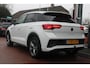 Volkswagen T-Roc 1.5 TSI *R-line* | Trekhaak | Carplay | Stoel verwarming | Adaptive Cruise & Climate Control | Camera | PDC | Privacy | Navigatie |