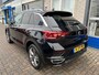 Volkswagen T-Roc 1.5 TSI R-Line / AUTOMAAT/ CAMERA/ PARK. SENSOREN/ LED/ DIGITAL DASHBOARD/ ELEK. ACHTERKLEP/ NAVI/ CLIMA/ 18" LMV