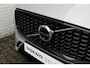 Volvo XC60 T6 Plug-in hybrid AWD Plus Dark | Verwarmbare Voor- En Achterstoelen | 360 Graden Camera | Apple Carplay/Android Auto | Adaptieve Cruise Control | Panoramisch Schuif-/kanteldak | Draadloze Telefoonlader | Trekhaak Semi-Elektrisch | LED Koplampen | Elektrisch Verstelbare Stoelen | Keyless Entry | Lederen Bekleding | Stuurwielverwarming