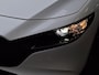 Mazda 3 2.0 e-SkyActiv-X M Hybrid 186 Nagisa | Aero pakket | Alcantara/Leder met stoelgeheugen | Achteruitrijcamera | Bose | HeadupDisplay | Navigatie en draadloze Applecarplay\Androidauto | Verlichte Dorpelbeschermers | Parelmoer Wit