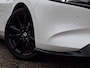 Mazda 3 2.0 e-SkyActiv-X M Hybrid 186 Nagisa | Aero pakket | Alcantara/Leder met stoelgeheugen | Achteruitrijcamera | Bose | HeadupDisplay | Navigatie en draadloze Applecarplay\Androidauto | Verlichte Dorpelbeschermers | Parelmoer Wit