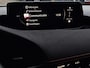 Mazda 3 2.0 e-SkyActiv-X M Hybrid 186 Nagisa | Aero pakket | Alcantara/Leder met stoelgeheugen | Achteruitrijcamera | Bose | HeadupDisplay | Navigatie en draadloze Applecarplay\Androidauto | Verlichte Dorpelbeschermers | Parelmoer Wit