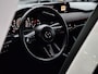 Mazda 3 2.0 e-SkyActiv-X M Hybrid 186 Nagisa | Aero pakket | Alcantara/Leder met stoelgeheugen | Achteruitrijcamera | Bose | HeadupDisplay | Navigatie en draadloze Applecarplay\Androidauto | Verlichte Dorpelbeschermers | Parelmoer Wit