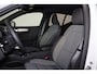 Volvo XC40 B3 Plus Dark - IntelliSafe Assist & Surround - Harman/Kardon audio - Parkeercamera achter - Parkeersensoren voor & achter - Elektr. bedienb. voorstoelen met geheugen links - Draadloze tel. lader - Extra getint glas - 19' LMV