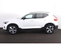 Volvo XC40 B3 Plus Dark - IntelliSafe Assist & Surround - Harman/Kardon audio - Parkeercamera achter - Parkeersensoren voor & achter - Elektr. bedienb. voorstoelen met geheugen links - Draadloze tel. lader - Extra getint glas - 19' LMV