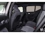 Volvo XC40 B3 Plus Black Edition - Panorama/schuifdak - IntelliSafe Assist & Surround - 360º Camera - Harman/Kardon audio - Verwarmde voorstoelen & stuur - Parkeersensoren voor & achter - Elektr. bedienb. voorstoelen met geheugen links - Draadloze tel. lader - Extra getint glas - 20' LMV