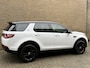 Land Rover Discovery Sport 2.0 Si4 4WD | Half leder | Panoramadak | Navigatie | Camera | Cruise control | Rijstrooksensor | PDC voor+achter | Elektrische achterklep | 18 inch lichtmetalen velgen | Bluetooth | Recent onderhouden!