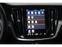 Volvo V60 2.0 T6 Plug-in hybrid AWD Plus Dark | 360* Camera| Harman Kardon audiosysteem| Stoelverwarming voor + achter| Stuurwielverwarming| Verwarmbare voorruit| Semi- elektrisch inklapbare trekhaak|