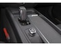 Volvo V60 B3 Momentum Advantage - IntelliSafe Assist & Surround - Parkeercamera achter - Verwarmde voorstoelen & stuur - Parkeersensoren voor & achter - Apple Carplay & Android Auto - Elektr. inklapbare trekhaak - 17' LMV