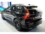 Volvo XC60 2.0 T8 AWD 335kW/456pk Aut8 MJ2026 Plug-in hybrid Ultra Black Edition LUCHTVERING + HARMAN/KARDON + PANORAMADAK + BLIS + STOELMASSAGE + PILOT ASSIST + STOELVERWARMING V&A + ADAPT.CRUISE + STUURVERWARMING + 360 CAMERA + PARKSENSOREN + 21" LM-VELGEN!!