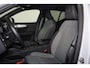Volvo XC40 T2 Momentum Business - IntelliSafe Assist - Parkeercamera achter - Parkeersensoren voor & achter - Apple Carplay & Android Auto - High Performance audio - Extra getint glas - 18' LMV