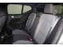 Volvo XC40 T2 Momentum Business - IntelliSafe Assist - Parkeercamera achter - Parkeersensoren voor & achter - Apple Carplay & Android Auto - High Performance audio - Extra getint glas - 18' LMV