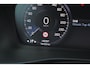 Volvo XC40 T2 Momentum Business - IntelliSafe Assist - Parkeercamera achter - Parkeersensoren voor & achter - Apple Carplay & Android Auto - High Performance audio - Extra getint glas - 18' LMV
