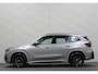 BMW X1 18i M-Sport | Panorama | Sportstoelen | Keyless-Entry | Sfeerverlichting | Achteruitrij-Camera | Carplay | Full-LED | Black-Optic | Getint Glas | Stoelverwarming | Draadloos Laden |