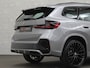 BMW X1 18i M-Sport | Panorama | Sportstoelen | Keyless-Entry | Sfeerverlichting | Achteruitrij-Camera | Carplay | Full-LED | Black-Optic | Getint Glas | Stoelverwarming | Draadloos Laden |