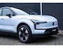 Volvo EX30 Single Motor Plus Europa 51 kWh | Semi-elektrische trekhaak | Stuur & Stoelverwarming | Elektrisch verstelbare stoelen | Dak in hoogglans zwart | Apple Car Play