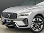 Volvo XC60 2.0 T6 Plug-in hybrid AWD Plus Dark 360 Camera / Head-up display / Harman Kardon audio / Panorama dak / stoel- en stuurverwarming / leer