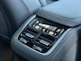 Volvo XC90 2.0 T8 Plug-in hybrid AWD Ultra Dark Exec. Ed. Panorama dak / Luchtvering / Bowers& Wilkins audio / Head-up display / Geventileerd leder met massagefunctie voorstoelen / Nubuck hemelbekl. / 22 inch wielen