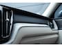 Volvo XC60 2.0 T6 Plug-in hybrid AWD Ultimate Bright | Luchtvering | semi Elec. inklapbare trekhaak | Blond Moriitz Leder |  4 camera's | Alarm klasse III af-fabriek|