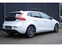 Volvo V40 T2 Polar+ | Zwart Lederen Bekleding | Fullmap Navigatie | Stoelverwarming | Parkeercamera achter | Volvo on Call | Climate Control | Cruise Control |