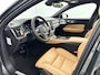 Volvo V60 T8 Ultra Dark Performance | 20" | Bowers & Wilkins | Geventileerd Nappa | Massagestoelen | Getint Glas | Panoramadak | Head-up | 360 Camera | Full LED | Adaptieve Cruise | BLIS