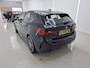 BMW 1-Serie 118i High Executive+M sport+Navigatie+vitrual+Apple-carPlay+19"lmv+Half-Leder+stoel-verw+M-Breaks= SUPER !