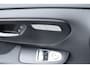 Mercedes-Benz EQV 300 L2 / New Model / 6-Persoons / Standkachel / Distronic / Camera / Led / NIEUWSTAAT