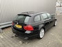 BMW 3-Serie Touring 318i Corporate Lease Luxury Line Leer, Clima, CC, Navi, iDrive, PDC, LM, Trekh, nw. APK – Inruil Mogelijk –
