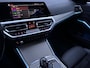 BMW 3-Serie Touring 330e High Executive M Sport Pano HUD Leder Sfeerverlichting