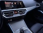 BMW 3-Serie Touring 330e High Executive M Sport Pano HUD Leder Sfeerverlichting