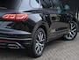 Volkswagen Touareg 3.0 TSi 4MOTION R · Panoramadak · Luchtvering · Adaptive Cruise Control · Memory Seats · Camera · Keyless entree · Blis · Ambiance interieur ·
