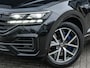 Volkswagen Touareg 3.0 TSi 4MOTION R · Panoramadak · Luchtvering · Adaptive Cruise Control · Memory Seats · Camera · Keyless entree · Blis · Ambiance interieur ·