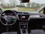 Volkswagen Touran Highline / 7 Persoons / Trekhaak/ Camera / Carplay