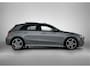 Mercedes-Benz A-klasse 180 Business Solution AMG AMG Line | Night Pakket | Panorama Schuif-Kanteldak | Sfeerverlichting | Trekhaak | MultiBeam Koplampen | Achteruitrijcamera. Inclusief 24 maanden Mercedes-Benz Certified garantie voor Europa.