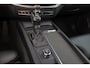 Volvo XC60 T5 Momentum - Intellisafe surround - Verwarmbare voorstoelen - Parkeersensoren voor en achter - camera achter - Cruise Control - Climate Control - Apple® CarPlay - Android Auto - Licht- & regensensor - 18' LMV - City Safety