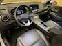 Hyundai Kona Electric EV Premium 64 kWh|GROTE ACCU|100%SOH|FACELIFT|3-FASE|TREKH|DAK|HUD|LEDER|ACC|STUURVERW|STOELVERW+VENT|CAMERA|CARPLAY|