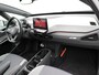 Volkswagen ID.3 First Plus 58 kWh incl afneembare trekhaak | Afneembare trekhaak | Apple Carplay | Navigatie | Achteruitrij camera | Parkeersensoren voor en achter | Wifi | Spraalbediening | Voorstoelen verwarmd |