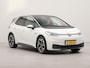 Volkswagen ID.3 First Plus 58 kWh incl afneembare trekhaak | Afneembare trekhaak | Apple Carplay | Navigatie | Achteruitrij camera | Parkeersensoren voor en achter | Wifi | Spraalbediening | Voorstoelen verwarmd |