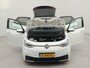 Volkswagen ID.3 First Plus 58 kWh incl afneembare trekhaak | Afneembare trekhaak | Apple Carplay | Navigatie | Achteruitrij camera | Parkeersensoren voor en achter | Wifi | Spraalbediening | Voorstoelen verwarmd |