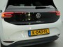 Volkswagen ID.3 First Plus 58 kWh incl afneembare trekhaak | Afneembare trekhaak | Apple Carplay | Navigatie | Achteruitrij camera | Parkeersensoren voor en achter | Wifi | Spraalbediening | Voorstoelen verwarmd |