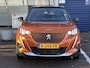 Peugeot e-2008 EV GT 50 kWh | Adaptive Cruise Control | Stoelverwarming | Panoramadak | Climate Control | Parkeercamera/-sensoren | Apple Carplay/Android Auto | Sfeerverlichting | Full LED | Keyless Entry/Start | Navigatie |