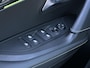 Peugeot e-2008 EV GT 50 kWh | Adaptive Cruise Control | Stoelverwarming | Panoramadak | Climate Control | Parkeercamera/-sensoren | Apple Carplay/Android Auto | Sfeerverlichting | Full LED | Keyless Entry/Start | Navigatie |