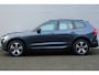 Volvo XC60 T6 Plug-in hybrid AWD Plus Dark | Verwarmde Voorstoelen, Stuurwiel en Achterbank | Panoramisch Schuif-/Kanteldak | Semi- Elektrische Trekhaak | 360-Camera | Adaptieve Cruise Control | Draadloze Telefoonlader