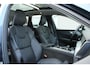 Volvo XC60 T6 Plug-in hybrid AWD Plus Dark | Verwarmde Voorstoelen, Stuurwiel en Achterbank | Panoramisch Schuif-/Kanteldak | Semi- Elektrische Trekhaak | 360-Camera | Adaptieve Cruise Control | Draadloze Telefoonlader