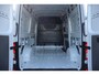 Volkswagen Crafter 35 2.0 TDI L3H3 Trendline | 2 zitplaatsen rechtsvoor | Airco | Apple Carplay/Android Auto|telefoonintegratie premium